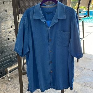 Like new Tommy Bahama casual button shirt